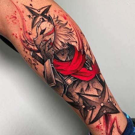 Tatuaje a color inspirado en un personaje de anime.