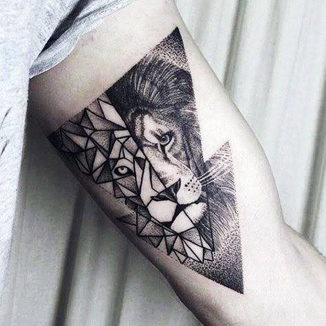 Tatuaje geométrico de león.